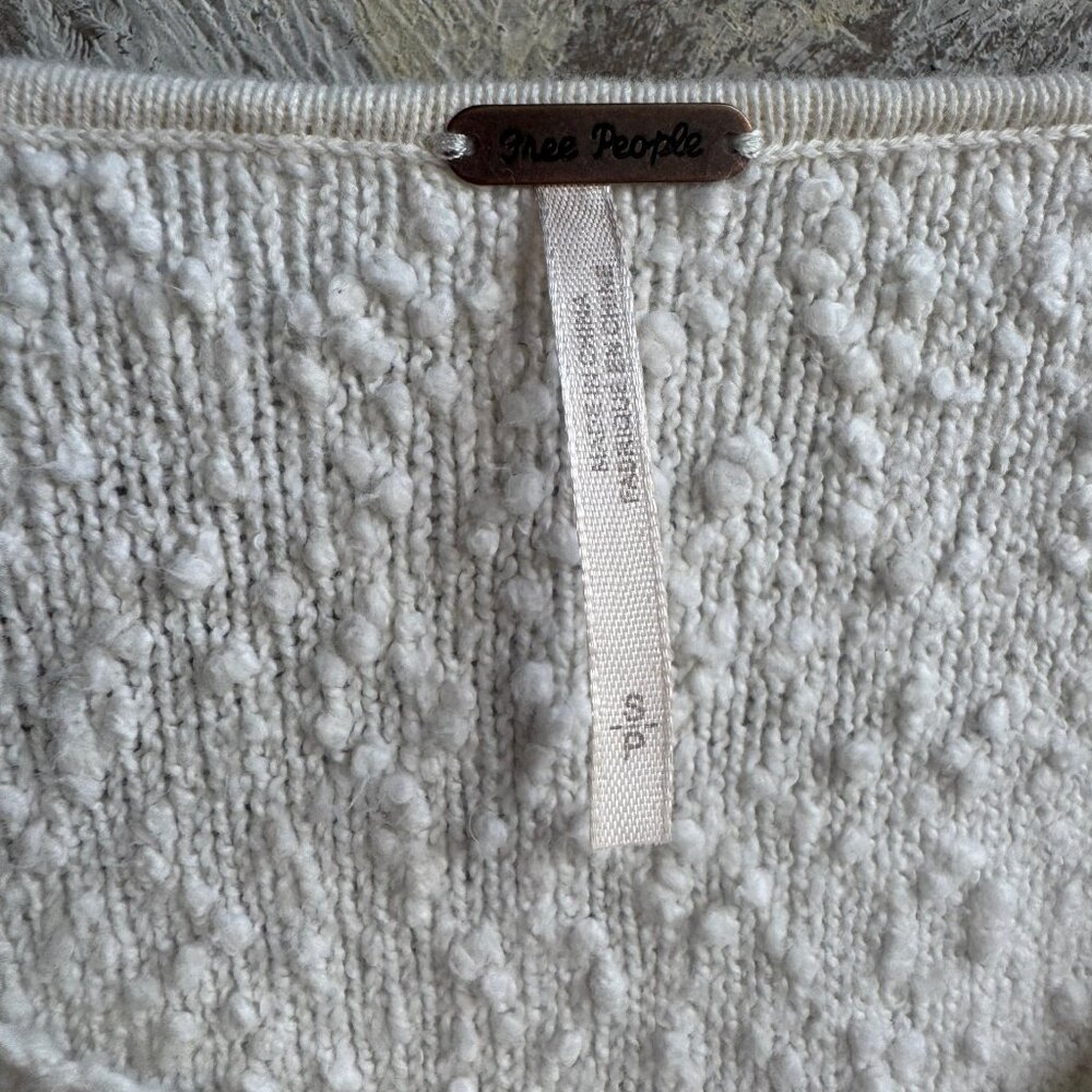 Free People V-Neck Long Sleeve Cream Boucle Sweater Women's Size S - Picture 3 of 8